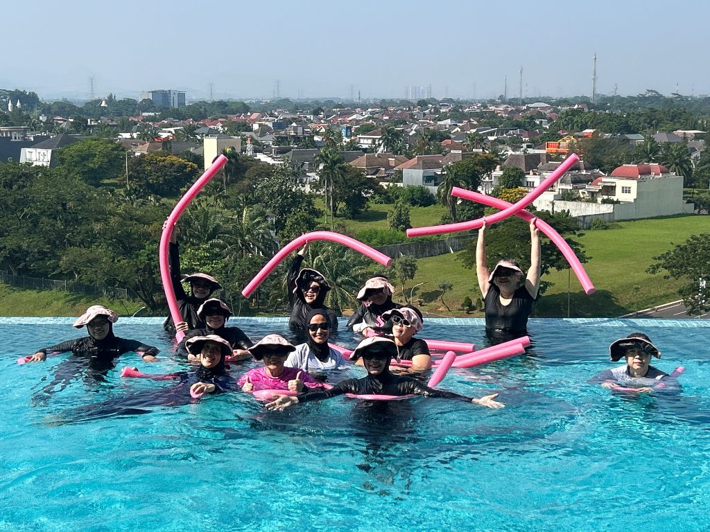 Rayakan Pinktober dengan Hydro Yoga di Artotel Living World Cibubur